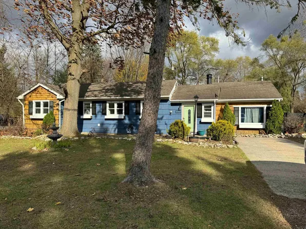 2360 McComb Dr, Clio, MI 48420