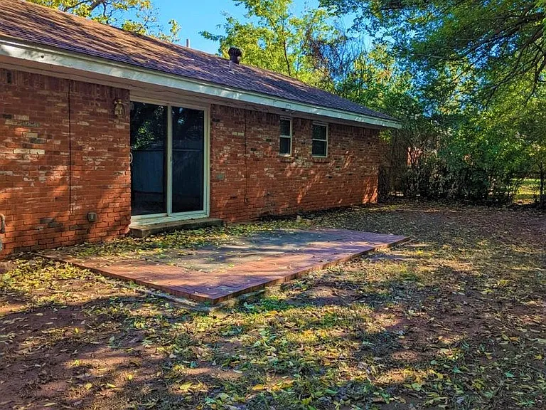 1813 Hardy Dr — Photo 35