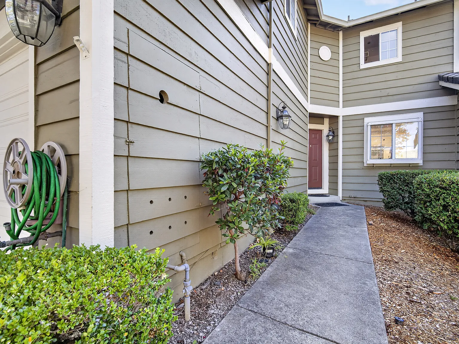 2 bed, 2.5 bath, 1298 sqft, $3,800 — Photo 3