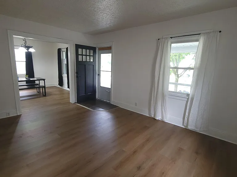 1401 Grant St — Photo 11
