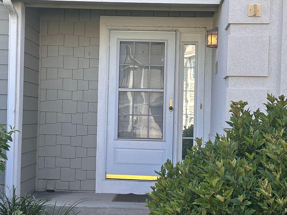 1st image of 101-2070 Manitou Ct