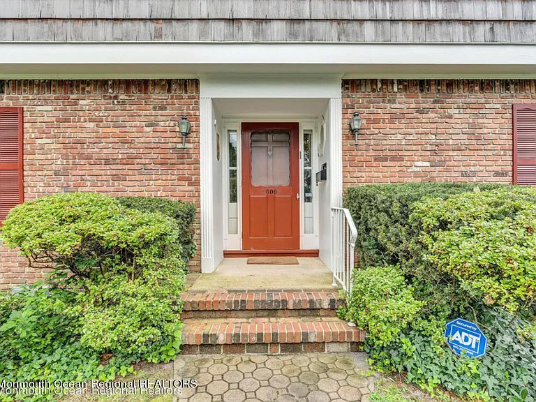 600 N Edgemere Dr — Photo 5