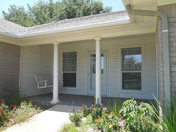 2nd image of 813 Cottonwood Dr