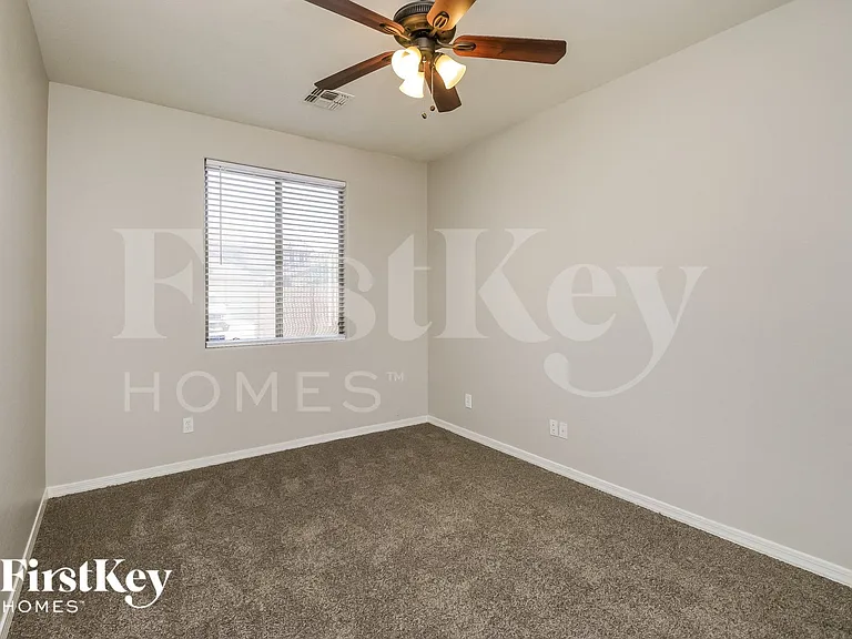 635 W Desert Hills Dr — Photo 10