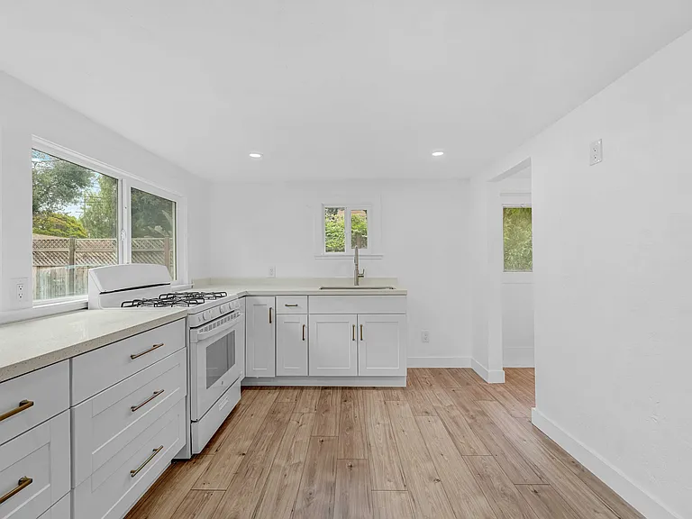 812 Spring St #A — Photo 11
