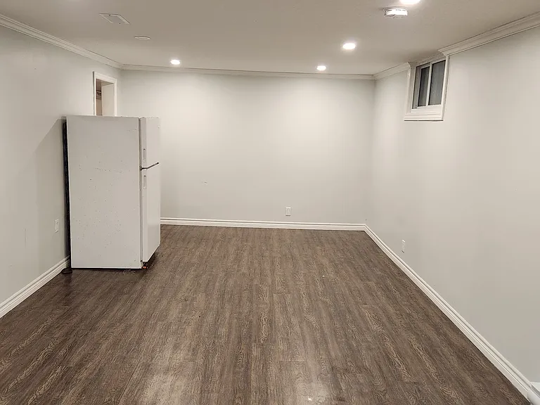 71 Helene Cres #BASEMENT — Photo 8