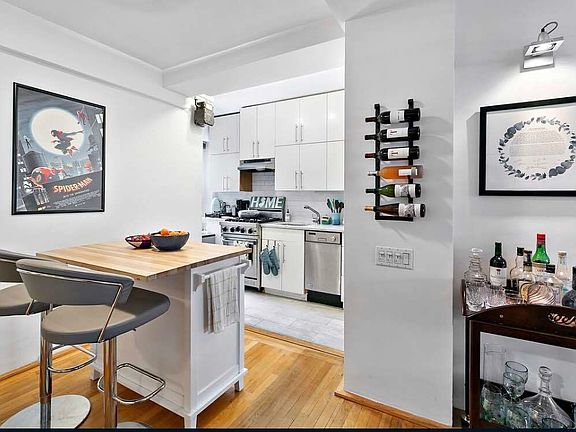 3rd image of 227 E 57th St #15CD