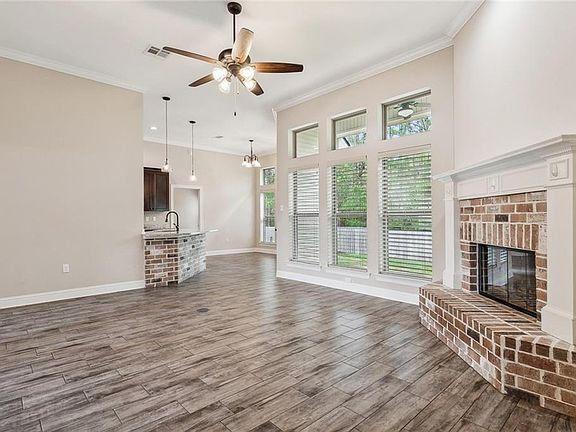 2nd image of 505 Nelson Ct