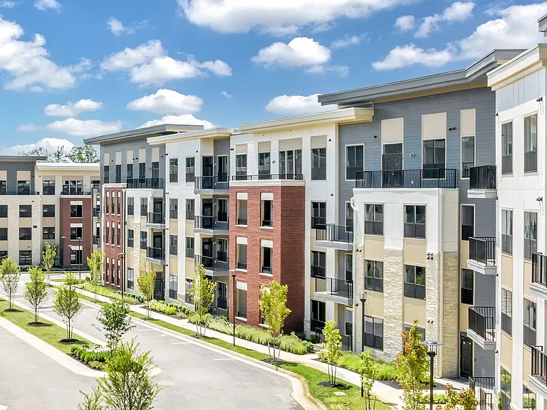 Luxe 360 on Centerpointe — Photo 84