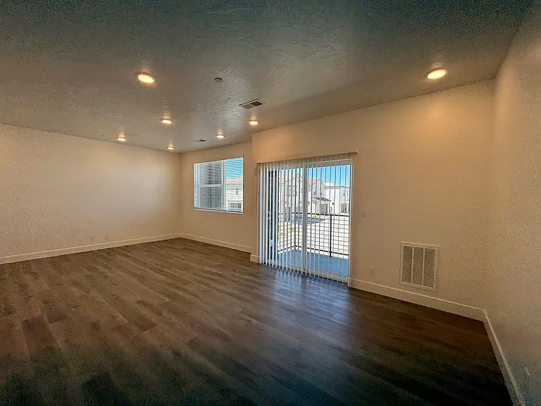 5801 S Garnet Dr #1201 — Photo 8