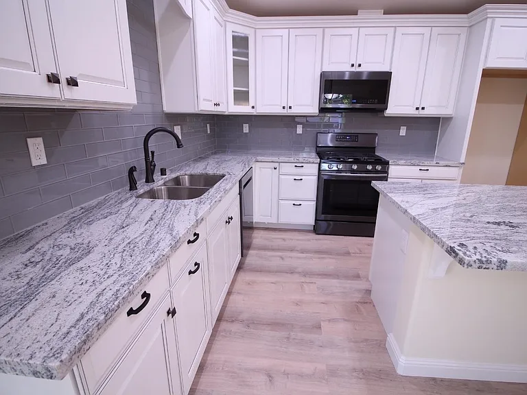 321 Wallace Ave — Photo 6