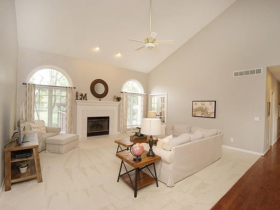 4th image of 6848 Waterbury Ln