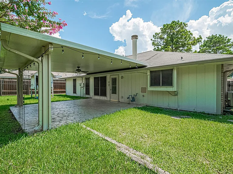 6907 Yardley Dr — Photo 32