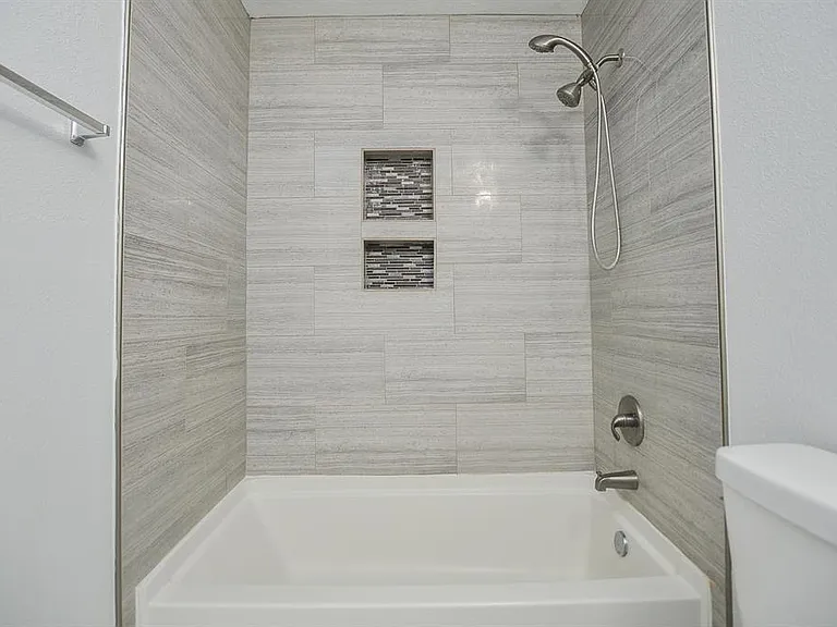 2219 Gable Hollow Ln — Photo 45