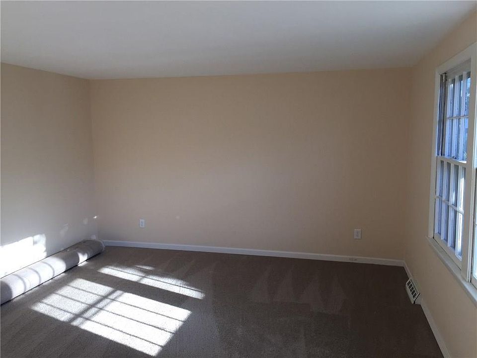 2nd image of 112 Charlotte St #114