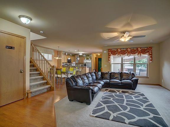 3rd image of 705 Lone Oak Ln