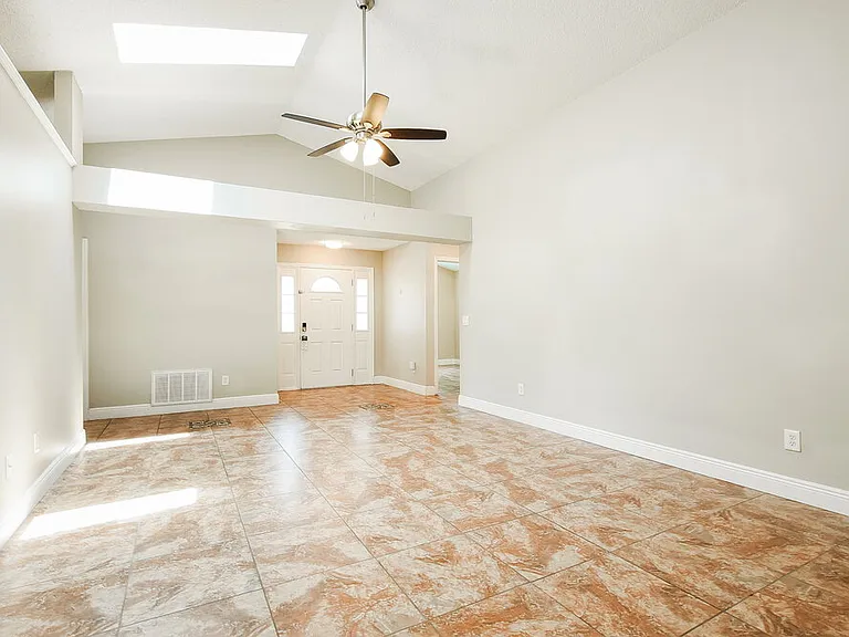 1001 Manigan Ave — Photo 3