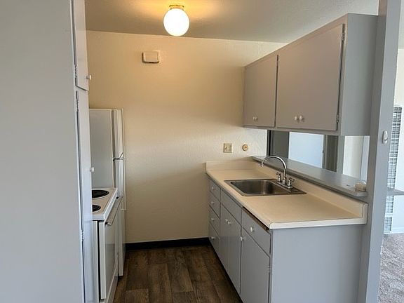 2nd image of 425 Washington St #14