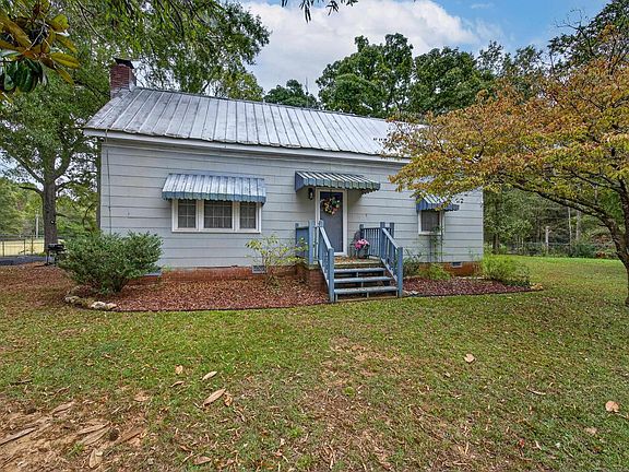 3rd image of 1407 Forrest Hills Rd