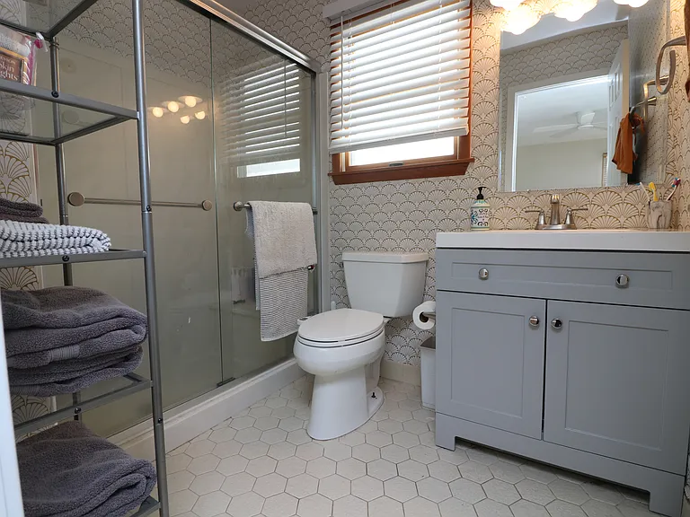 411 N Vendome Ave — Photo 16