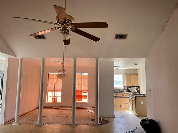 5th image of 410 N Oak St