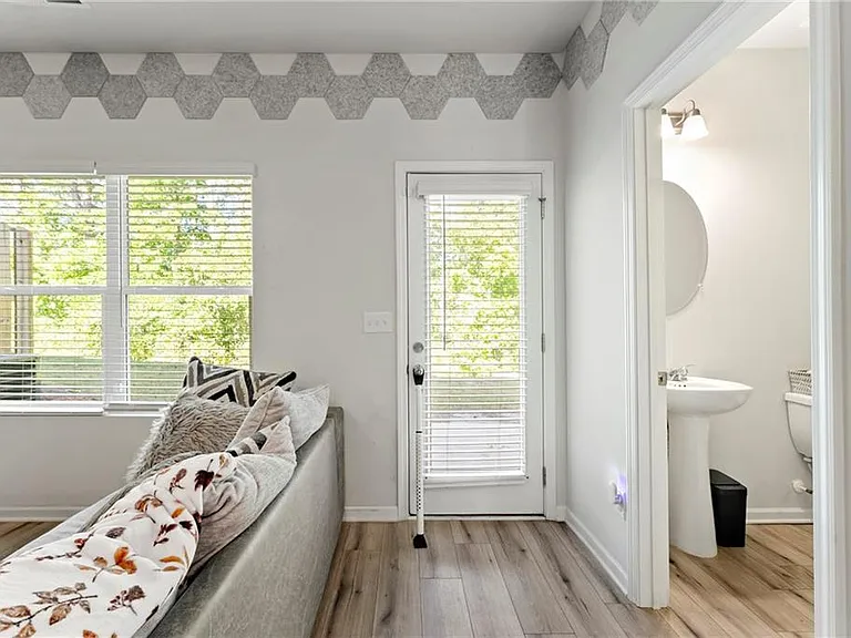 1840 Fabian Way — Photo 9