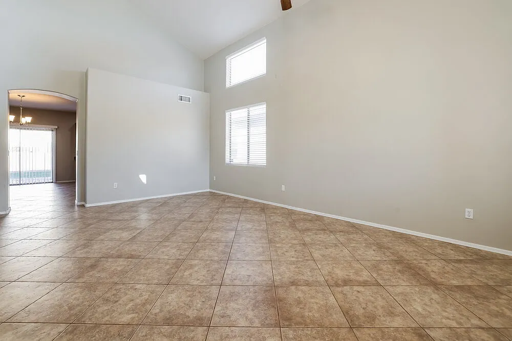 4 bed, 3.0 bath, 2289 sqft, $2,300 — Photo 4