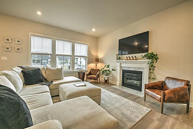 2 bed, 1975 sqft, $3,950 — Photo 4