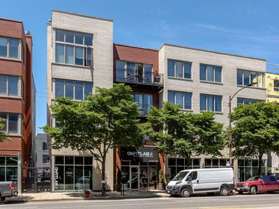 1730 N Western Ave APT 301, Chicago, IL, 60647