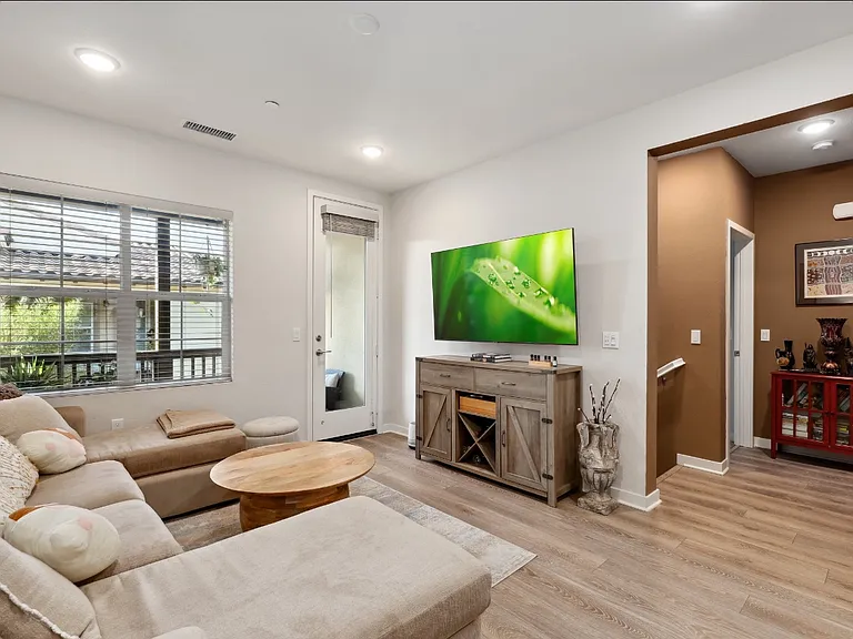 Blackstone Dr — Photo 1
