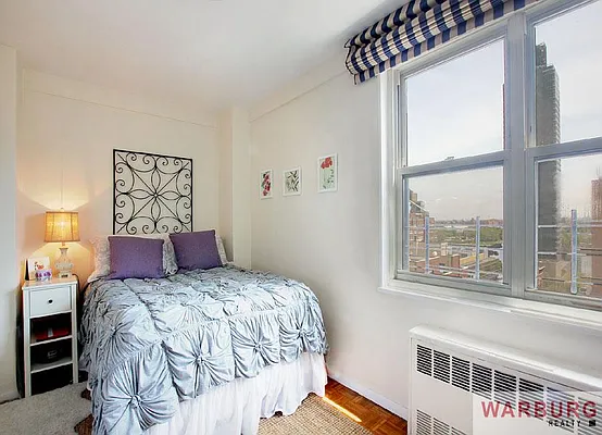 Sold by Warburg | media 4