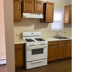 671 Shelton St #1, Bridgeport, CT 06608