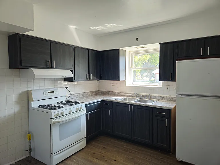 9258 S Parnell Ave — Photo 7