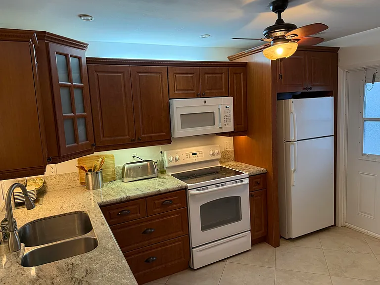 300 NE 14th Ave #411 — Photo 3