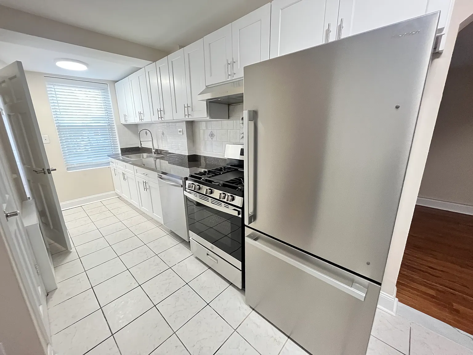 2 bed, $3,200 — Photo 3