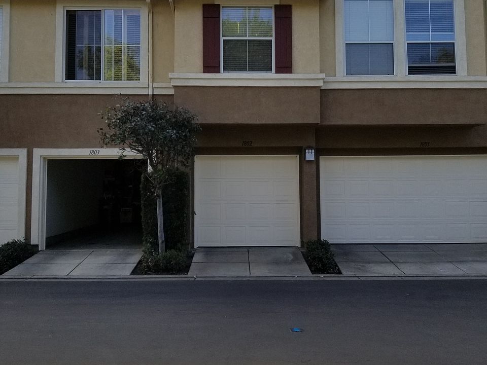 2nd image of 1802 Crescent Oak