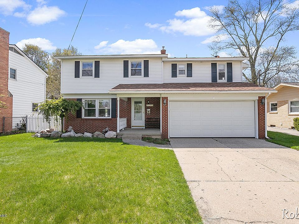 1st image of 719 Beaumont Dr NW