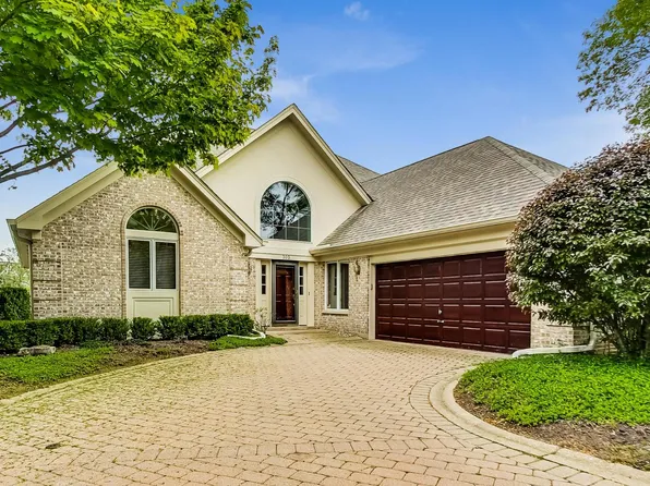 303 Rivershire Ct, Lincolnshire, IL 60069