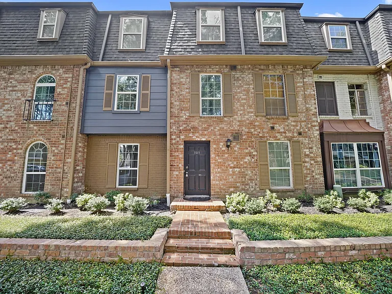 357 N Post Oak Ln #101 — Photo 11