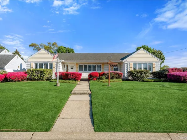 1005 3rd Street, West Babylon, NY 11704
