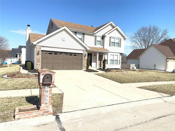 3952 Triple Crown Dr, Florissant, MO 63034