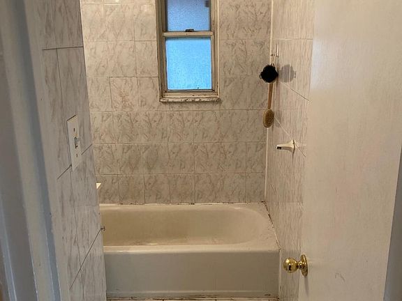 5th image of 7020 261st St #1B