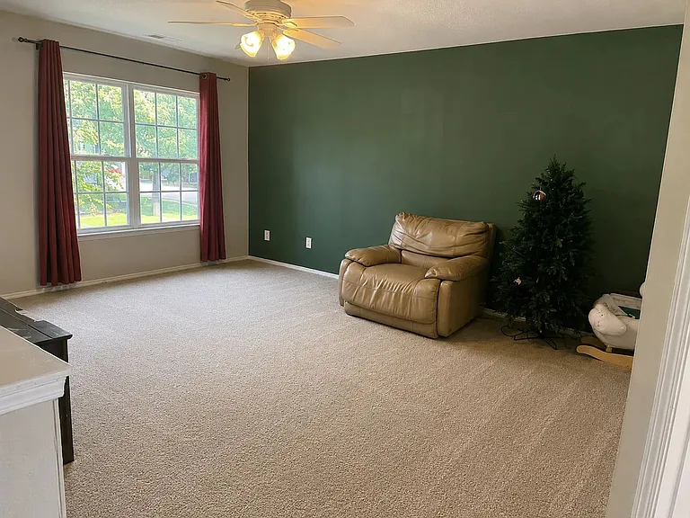 2324 Kirkgate Ln — Photo 2