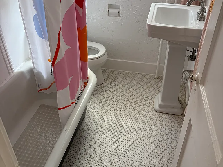 210 N 17th St W #18 — Photo 10