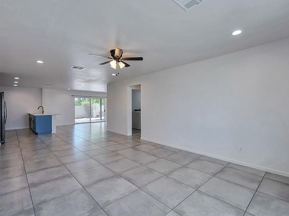 4th image of 1013 E Broadmor Dr