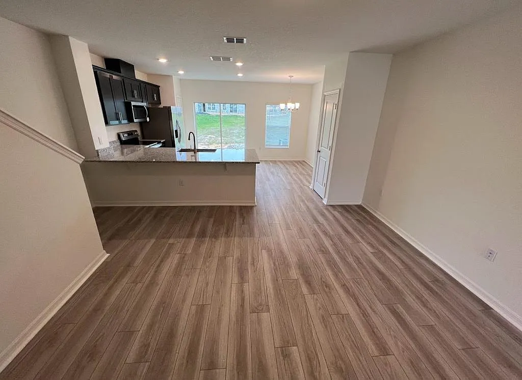3 bed, 2.5 bath, 1500 sqft, $2,000 — Photo 3