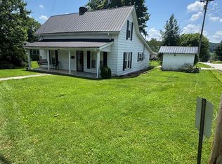 411 W 4th St, Livingston, TN 38570