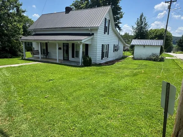 411 W 4th St, Livingston, TN 38570