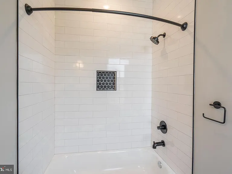 3401 Hamilton St #6 — Photo 32