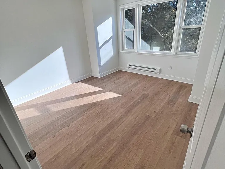 263 E Penn St — Photo 4